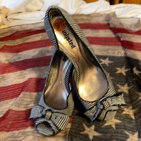 Unlisted shoes - Picture 1 of 9